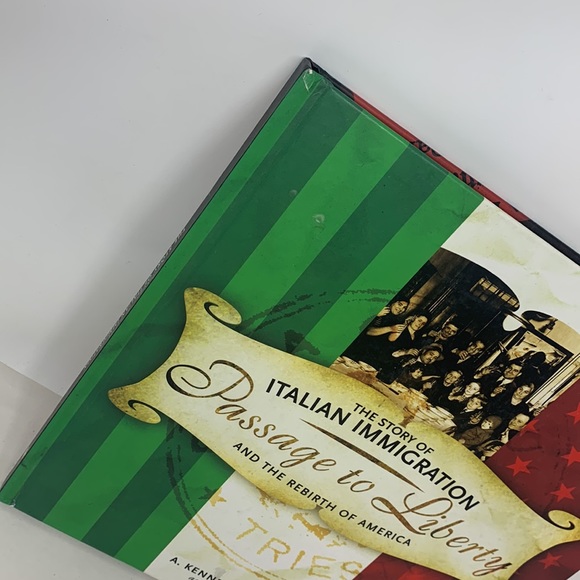 Passage to Liberty : The Story of Italian Immigration and the Rebirth of America - Picture 3 of 17
